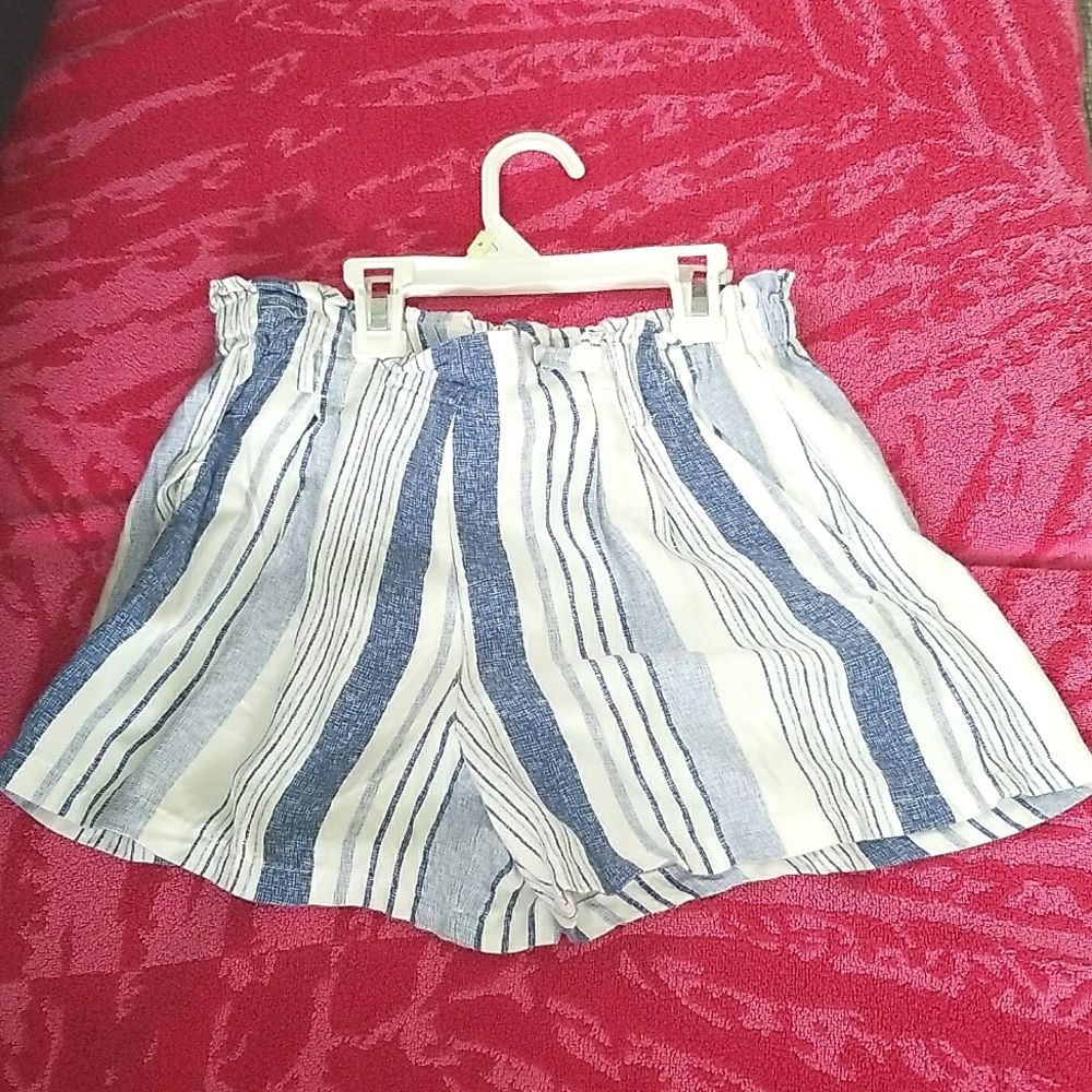 Jessica Simpson it is a kids 14/16 and it has nice blue accents